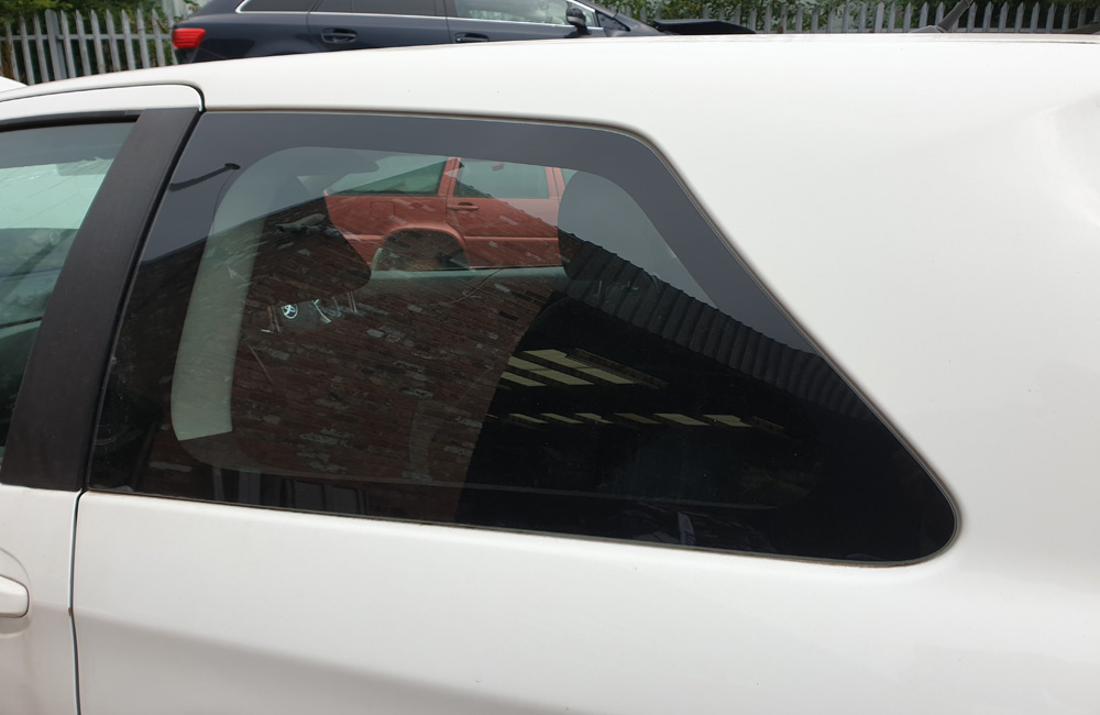Toyota Yaris VVTI TR Quarter window glass passenger side rear